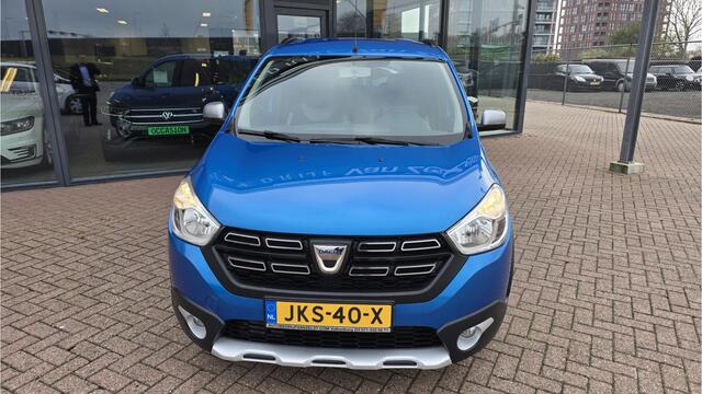 Dacia LODGY 1.2 TCe Stepway 7p. Airco, Voorstoelen verwarmd, Multimediasysteem, Navigatie, , Cruise control, Achteruitrijcamera, Parkeersensoren, Elektrische ramen en spiegels, Lichtmetalen velgen, BOVAG GARANTIE