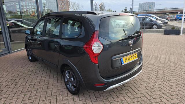 Dacia LODGY 1.2 TCe Stepway 7p. Airco, Voorstoelen verwarmd, Multimediasysteem, Navigatie, , Cruise control, Achteruitrijcamera, Parkeersensoren, Elektrische ramen en spiegels, Lichtmetalen velgen, BOVAG GARANTIE