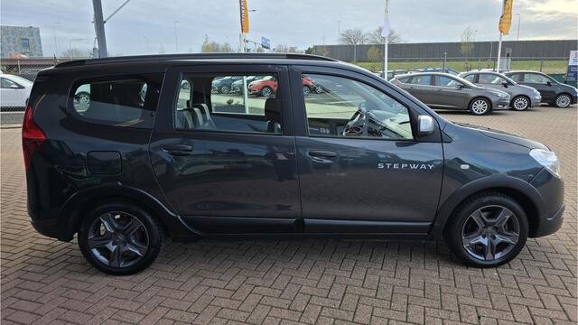 Dacia LODGY 1.2 TCe Stepway 7p. Airco, Voorstoelen verwarmd, Multimediasysteem, Navigatie, , Cruise control, Achteruitrijcamera, Parkeersensoren, Elektrische ramen en spiegels, Lichtmetalen velgen, BOVAG GARANTIE