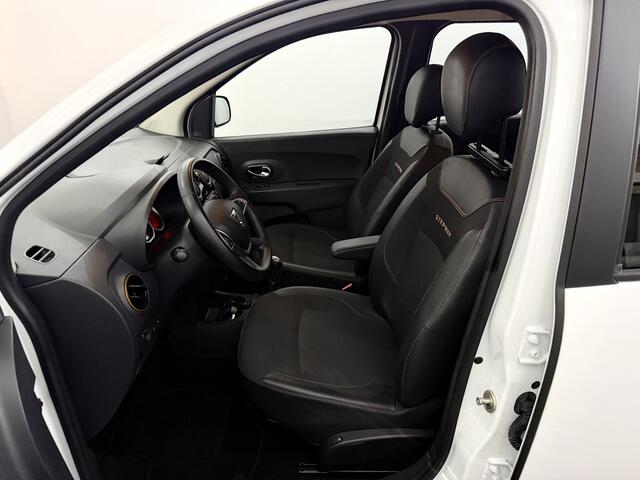 Dacia LODGY 1.2 TCe Série Limitée Stepway 5p. Camera, Navi, Cruise control, Airco, Lichtmetalen velgen, Half leder