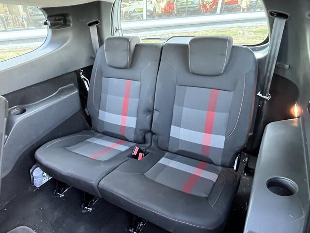 Dacia LODGY 1.3 TCe 131 PK Tech Road 7-Persoons / Trekhaak /