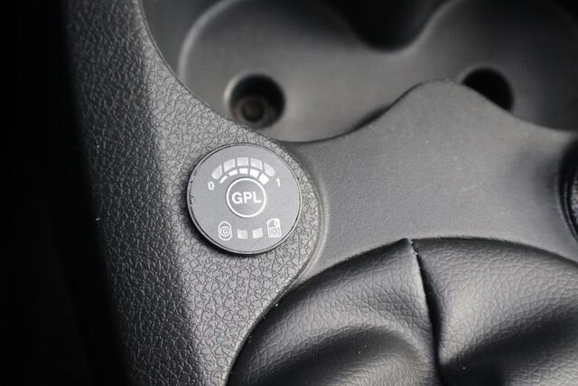 Dacia LOGAN MCV 0.9 TCe Laureate Navigatie, Camera, Trekhaak, Airco, Cruise control