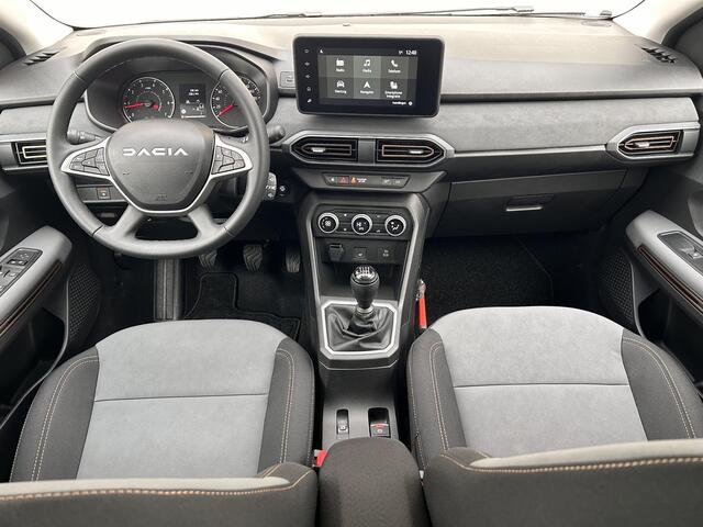 Dacia SANDERO Stepway 1.1 TCe 110 Extreme / Demo / Elektrisch glazen schuifdak / Camera / Navigatie / Climate control / Dodehoek detectie / Apple carplay & Android auto / Led / Lichtmetalen velgen / Armsteun / Parkeersensoren voor + achter /
