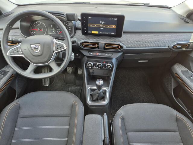 Dacia SANDERO Stepway 1.0 TCe 90 Comfort Handgeschakeld / Pack Easy / Navigatie via Apple Carplay of Android Auto / Trekgewicht 1100 kg / Achteruitrijcamera / Keyless Entry/Start / Cruise control /