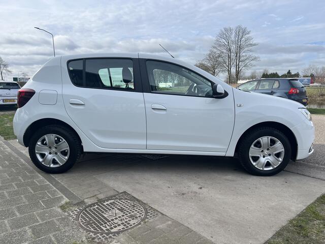 Dacia SANDERO 0.9 TCe Easy-R Comfort / Automaat / Dealer onderhouden / Applecarplay - Androidauto / Navi / Airco / Cruise / DAB /