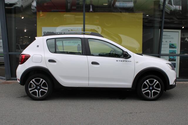 Dacia SANDERO 1.0 TCe Bi-Fuel Stepway Serie Limitee 15th Anniv. | TREKHAAK | CAMERA | PARKEERSENSOREN | CLIMATE CONTROL | CRUISE CONTROL | APPLE CARPLAY
