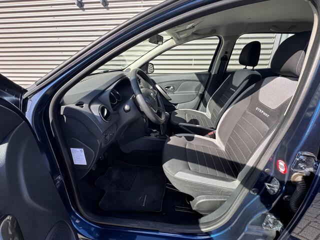 Dacia SANDERO 0.9 TCe SL Stepway Tweede eigenaar/ dealer onderhouden/ Navigatie / Achteruitrij camera / Parkeer sensoren achter / Bluetooth / Trekhaak Afneembaar 1.090 KG Trekgewicht / DAB radio