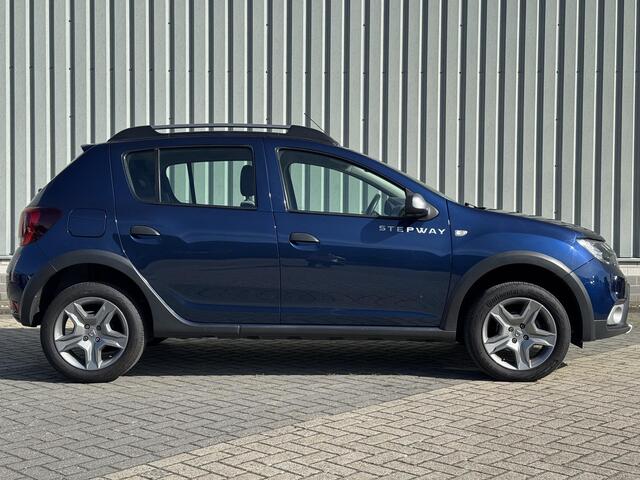 Dacia SANDERO 0.9 TCe SL Stepway Tweede eigenaar/ dealer onderhouden/ Navigatie / Achteruitrij camera / Parkeer sensoren achter / Bluetooth / Trekhaak Afneembaar 1.090 KG Trekgewicht / DAB radio