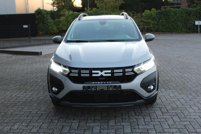 Dacia SANDERO Stepway 1.0 TCe 90 Expression Cruise-navi-Camera-Dodehoek Detectie-Led verlichting