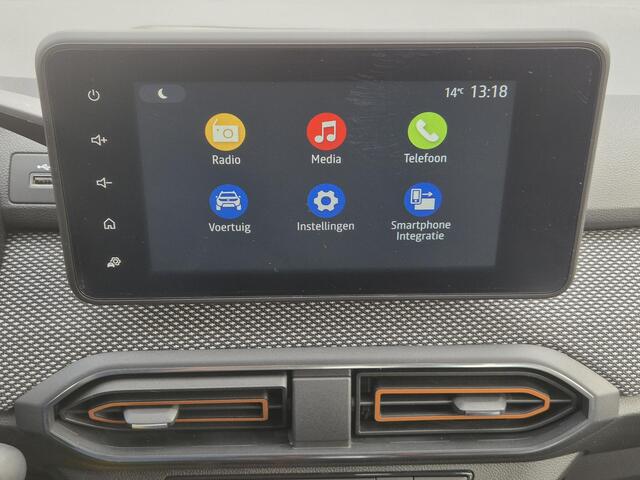 Dacia SANDERO Stepway 1.0 TCe 90 Comfort Handgeschakeld / Navigatie via Apple Carplay of Android Auto / Cruise control / Parkeersensoren achter / Climate control /