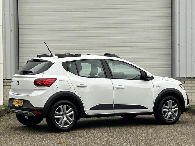 Dacia SANDERO Stepway 1.0 TCe 90 Comfort / 1e Eigenaar / Dealer Onderhouden / Achteruitrijcamera / Apple Carplay & Android Auto / Dode Hoek Detectie / Parkeersensoren / Cruise Control /