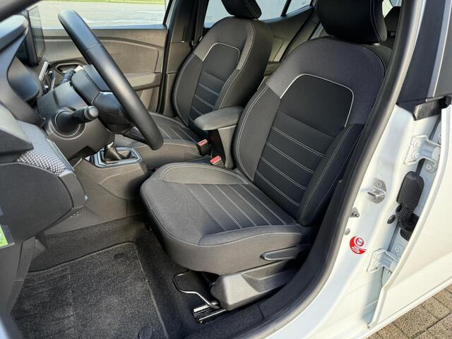 Dacia SANDERO 1.0 TCe 90 Comfort / Automaat / Trekhaak / Airco / Android&Apple Carplay / DAB / Sensoren achter / Bluetooth / Dealer onderhouden / Km stand NAP