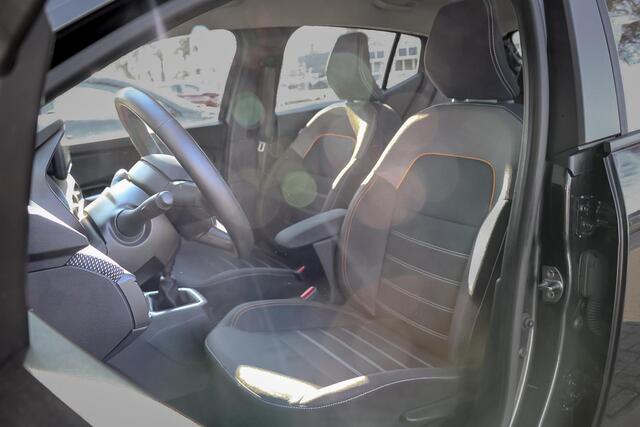 Dacia SANDERO Stepway 1.0 TCe 90 Expression CRUISE / KEYLESS / NAVI / CAMERA.