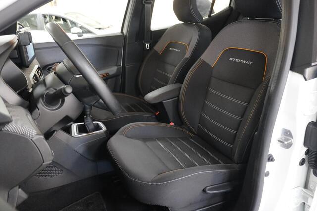 Dacia SANDERO 1.0 TCe 100 Bi-Fuel Essential LPG | Climate | DAB | Cruise | Wireless Carplay.