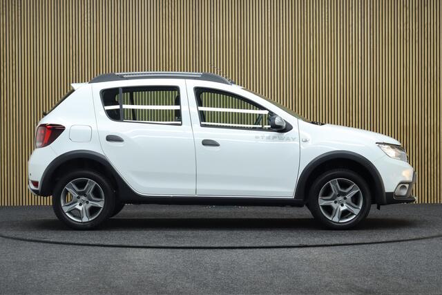 Dacia SANDERO 0.9 TCe SL Stepway | Cruise-control | Navigatie | Parkeersensoren Achter | All-season Banden | LM Velgen | Airco
