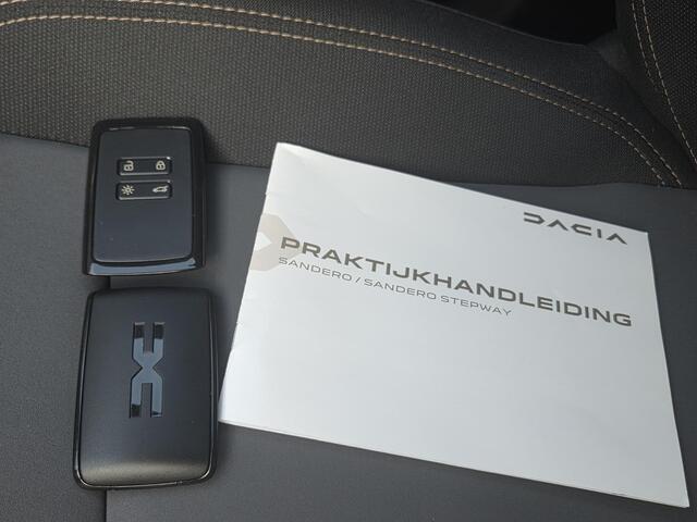 Dacia SANDERO Stepway 1.0 TCe 100 ECO-G Extreme / Dodehoekdetectie / Sensoren Voor & Achter / Achteruitrijcamera / Apple Carplay / Android Auto / Navigatie /