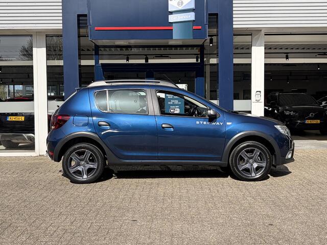 Dacia SANDERO 0.9 TCe Bi-Fuel SL Stepway / NL-Auto / 1e-Eigenaar / Cruise-Control / Trekhaak / Airco / Camera / DAB Radio-Bluetooth / Elektr.-Pakket / PDC-Achter / 16'' LMV / ENZ.