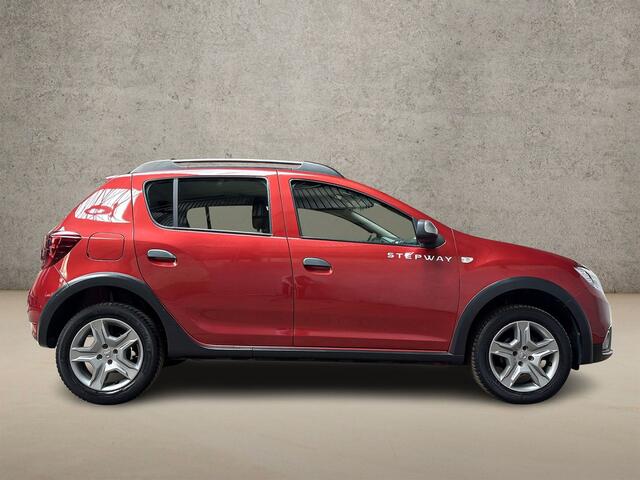 Dacia SANDERO 0.9 TCe SL Stepway Automaat (NAVIGATIE, CAMERA, TREKHAAK, SPORTSTOELEN, CRUISE, ELEK RAMEN, NIEUWE APK, NIEUWSTAAT)