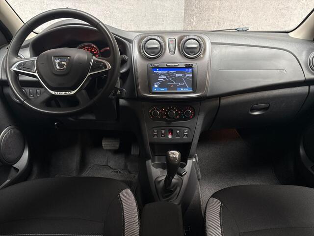 Dacia SANDERO 0.9 TCe SL Stepway Automaat (NAVIGATIE, CAMERA, TREKHAAK, SPORTSTOELEN, CRUISE, ELEK RAMEN, NIEUWE APK, NIEUWSTAAT)