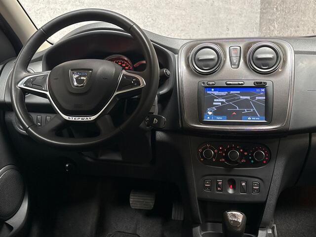 Dacia SANDERO 0.9 TCe SL Stepway Automaat (NAVIGATIE, CAMERA, TREKHAAK, SPORTSTOELEN, CRUISE, ELEK RAMEN, NIEUWE APK, NIEUWSTAAT)