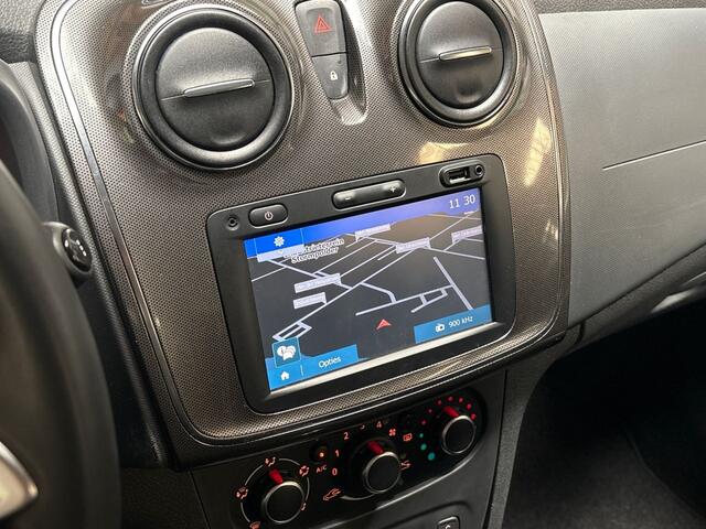 Dacia SANDERO 0.9 TCe SL Stepway Automaat (NAVIGATIE, CAMERA, TREKHAAK, SPORTSTOELEN, CRUISE, ELEK RAMEN, NIEUWE APK, NIEUWSTAAT)