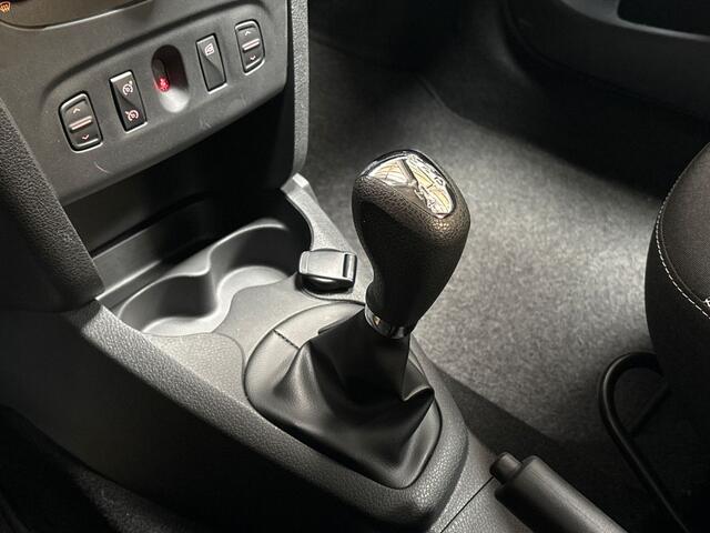 Dacia SANDERO 0.9 TCe SL Stepway Automaat (NAVIGATIE, CAMERA, TREKHAAK, SPORTSTOELEN, CRUISE, ELEK RAMEN, NIEUWE APK, NIEUWSTAAT)