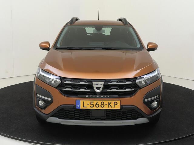 Dacia SANDERO Stepway 1.0 TCe 90 Comfort | Airco | Parkeersensoren Voor + Achter | Parkeer Camera Achter | Automatische Verlichting | Cruise Control
