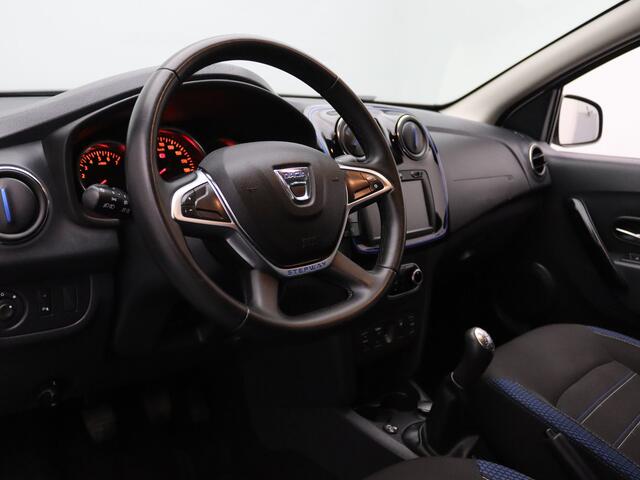 Dacia SANDERO TCe Bi-Fuel Stepway Serie Limitee 15th Anniv. 100pk Camera | Cruise | Navi | Parkeersens. achter | Trekhaak afneembaar.