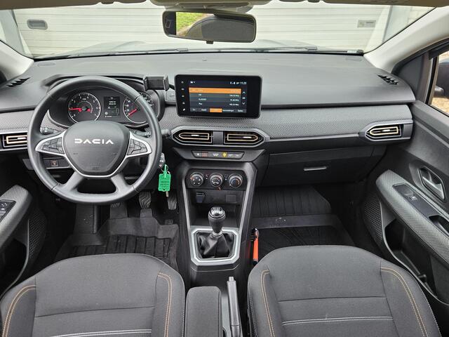 Dacia SANDERO Stepway 1.0 110PK Expression / 1e Eigenaar / Dealer Onderhouden / Achteruitrijcamera / Climate Control / Apple Carplay & Android Auto / Cruise Control / Dode Hoek Detectie /