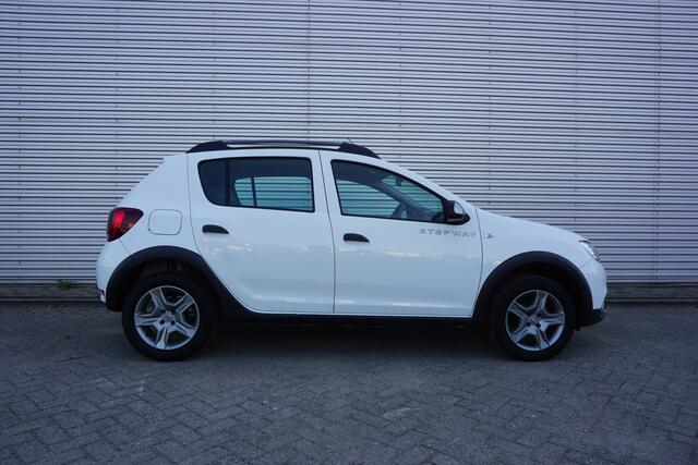 Dacia SANDERO 0.9 TCe SL Stepway AUTOMAAT - 1e Eigenaar / Airco / Navi / Cruise / Parkeers. / Trekhaak / NAP