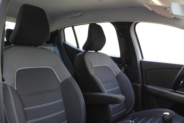 Dacia SANDERO 1.0 TCe 100 PK ECO-G Expression | Trekhaak | Parkeersensoren achter | Apple car Play | Lage km stand |