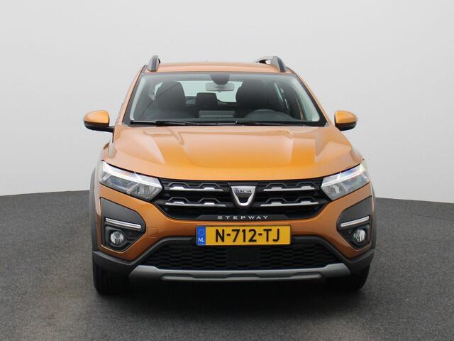 Dacia SANDERO Stepway 1.0 TCe 90 Comfort | Trekhaak | Pack Easy | Pack Assist | 16" LMV 'Mahalia' | Climate Control | Licht- & Regensensor | LED-Verlichting | Cruise Control & Snelheidsbegrenzer | Apple Carplay & Android Auto