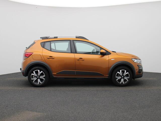 Dacia SANDERO Stepway 1.0 TCe 90 Comfort | Trekhaak | Pack Easy | Pack Assist | 16" LMV 'Mahalia' | Climate Control | Licht- & Regensensor | LED-Verlichting | Cruise Control & Snelheidsbegrenzer | Apple Carplay & Android Auto