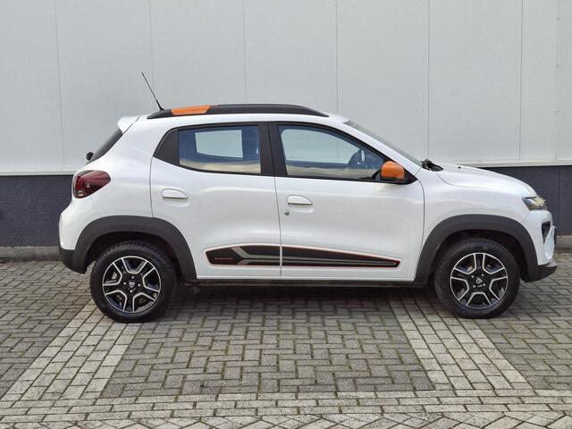 Dacia Spring Comfort Plus 27 kWh || Achteruitrijcamera || Parkeersensoren achter || Reservewiel || Automatische lichtsensor