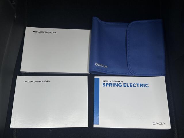 Dacia Spring Comfort Plus 27 kWh Automaat / Dealer onderhouden / Koopaccu / SoH 94 % / WLTP 230 km / Navigatie via Apple Carplay Android /