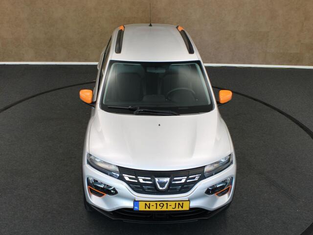 Dacia Spring Comfort Plus (Orange Pack) 27 kWh - ORIGINEEL NEDERLANDSE AUTO - SOH 93% - ACHTERUITRIJ CAMERA - NAVIGATIE - PARKEERSENSOREN ACHTER - AIRCO - APPLE CARPLAY/ANDROID AUTO - CRUISE CONTROL