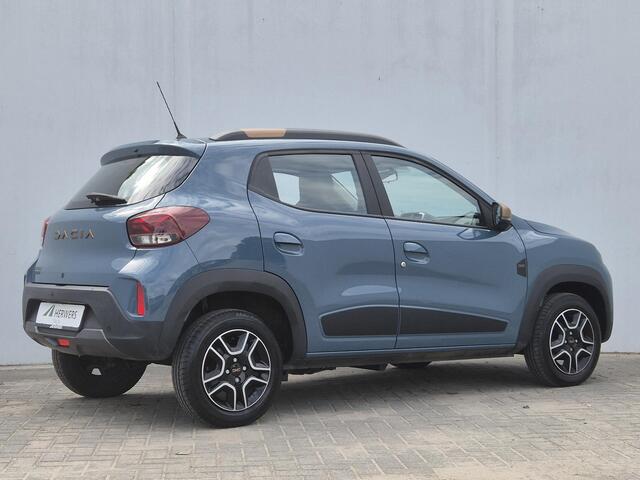 Dacia Spring Extreme 27 kWh Automaat / Apple Carplay Android Auto / Airco / Achteruitrijcamera / Cruise control / Parkeersensoren achter / Navigatie / Elektrische ramen voor / Lederen bekleding /
