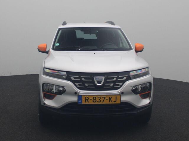 Dacia Spring Comfort Plus 27 kWh | DC Lader max 30 kW | Haaievin antenne | Airco | Navigatie | Sensoren v+a en achteruitrijcamera | extra getinte ruiten | Metaalkleur |