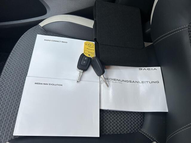 Dacia Spring Expression 27 kWh / Navigatie / Airco / Limit Control / Camera / Media Voorbereiding /