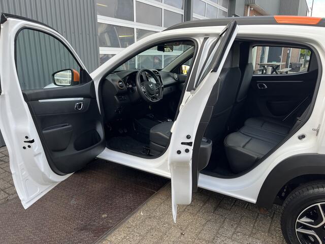 Dacia Spring Comfort Plus 27 kWh Airco Cruise controle Telefoonverbinding Navigatiesysteem Oplaadkabel Stuurwielbediening