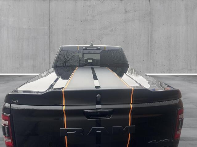 Dodge 1500 Ram 5.7 V8 4x4 Crew Cab Laramie | Model24 BPM VRIJ!| Elektr. treeplanken | SPECIAL STRIPING| Head-up | 360gr camera| Panorama | Trekhaak | LPG| | NIEUWE AUTO | Geheel rijklaarprijs | DIRECT RIJDEN |