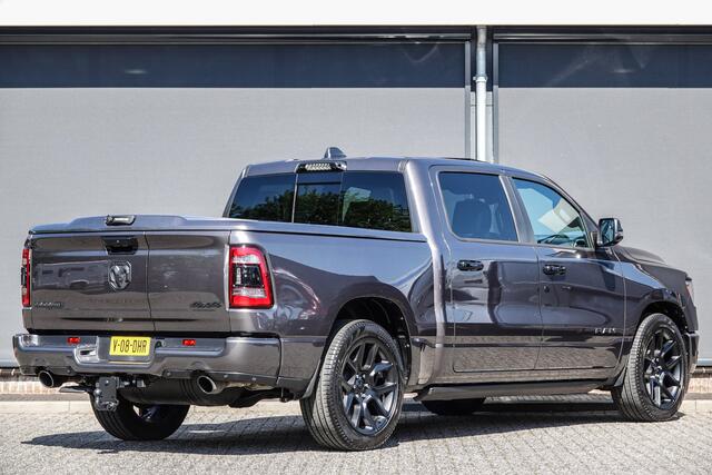Dodge 1500 Ram 5.7 HEMI V8 401Pk 4x4 Crew Cab | Laramie | Night Pakket | Luchtvering | 360° Camera | Head-Up Display | Panoramadak | 22''