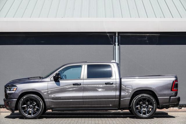 Dodge 1500 Ram 5.7 HEMI V8 401Pk 4x4 Crew Cab | Laramie | Night Pakket | Luchtvering | 360° Camera | Head-Up Display | Panoramadak | 22''