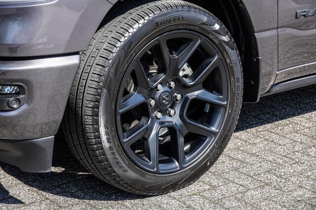 Dodge 1500 Ram 5.7 HEMI V8 401Pk 4x4 Crew Cab | Laramie | Night Pakket | Luchtvering | 360° Camera | Head-Up Display | Panoramadak | 22''