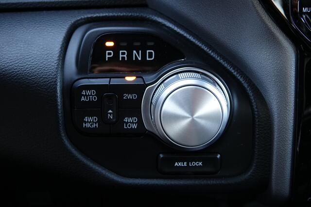 Dodge 1500 Ram 5.7 HEMI V8 401Pk 4x4 Crew Cab | Laramie | Night Pakket | Luchtvering | 360° Camera | Head-Up Display | Panoramadak | 22''