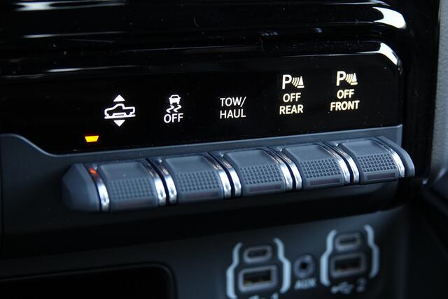 Dodge 1500 Ram 5.7 HEMI V8 401Pk 4x4 Crew Cab | Laramie | Night Pakket | Luchtvering | 360° Camera | Head-Up Display | Panoramadak | 22''