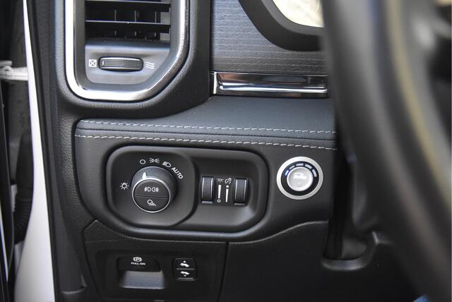 Dodge 1500 Ram 5.7 V8 4x4 Crew Cab Limited | Multi Function Tail | 2x LPG | Black |