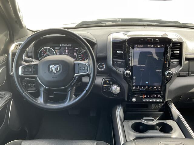Dodge 1500 Ram 5.7 V8 4x4 Crew Cab Laramie Pano Full Navi SideSteps Trekhaak Luchtvering
