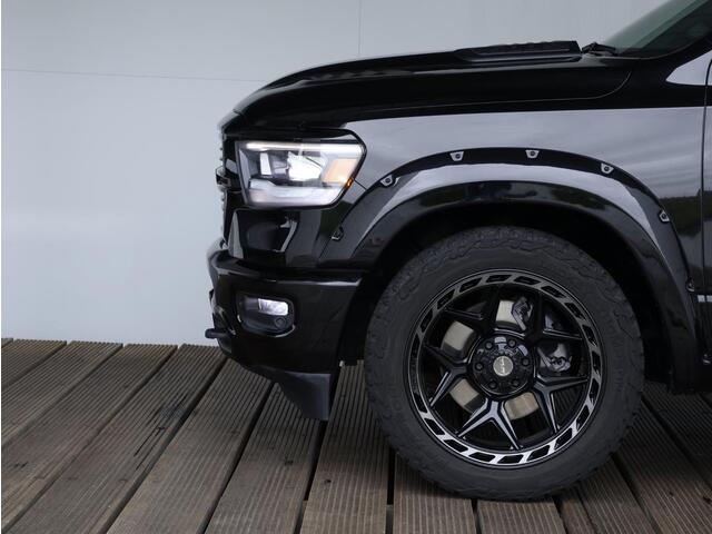 Dodge 1500 Ram 5.7 V8 4x4 Crew Cab Laramie | Luchtvering | Stoel/stuurverwarming | Fenders |