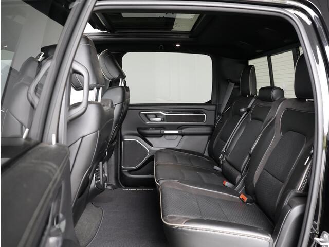 Dodge 1500 Ram 5.7 V8 4x4 Crew Cab Laramie | Luchtvering | Stoel/stuurverwarming | Fenders |
